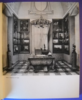 Collections of the Royal Castle of Wawel (1975, Warsaw, Poland, art collections)