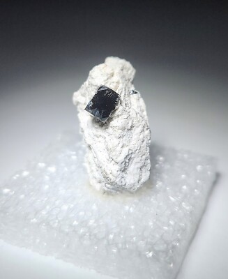 ***GREAT-Mirror Bixbyite crystal on matrix, TN mine Utah***