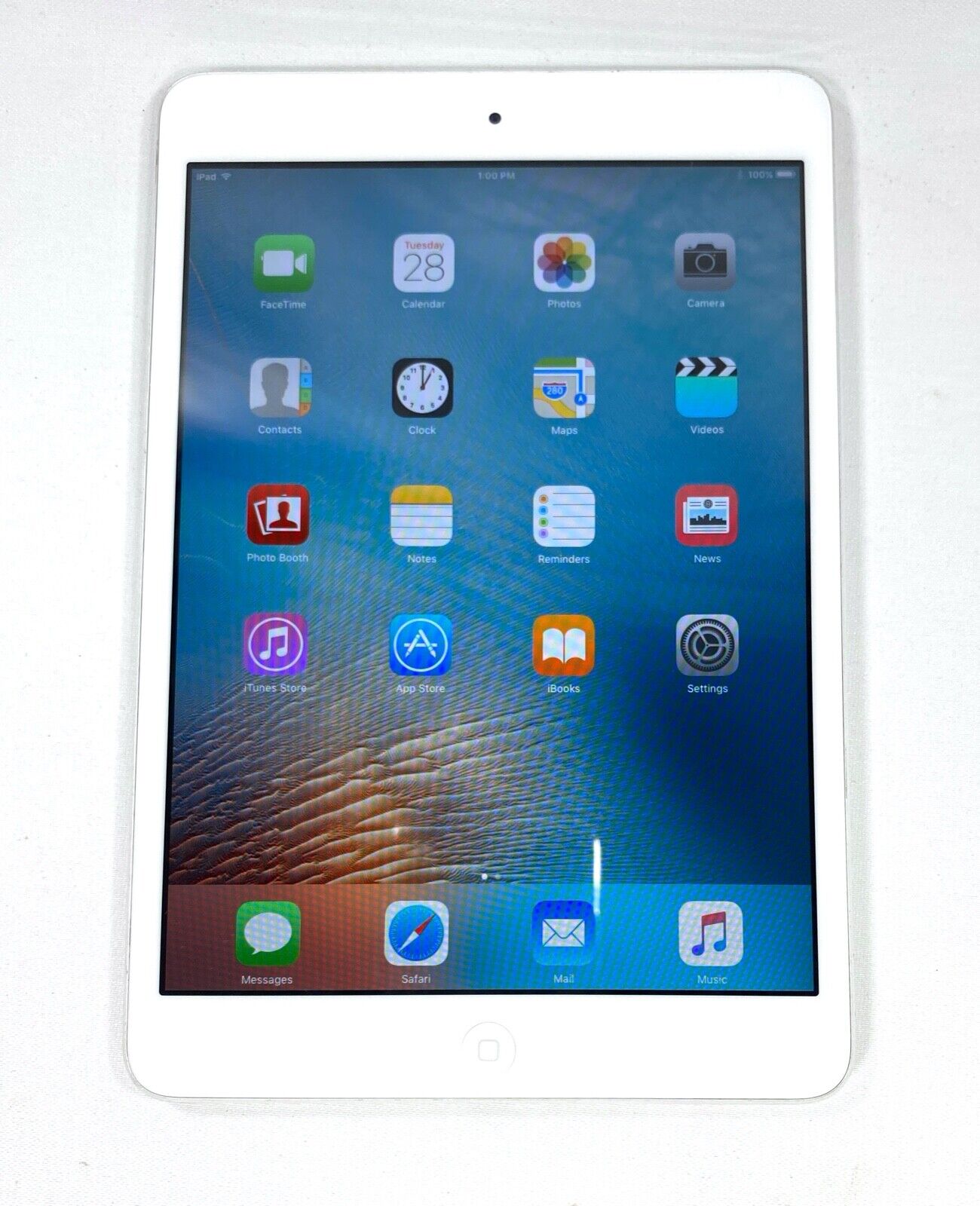 Apple iPad Mini 1st Generation 16GB Wi-Fi Gen 1 7.9 in - White & Silver Apple iPad Mini 1st Generation 16GB Wi-Fi Gen 1 7.9 in - White & Silver