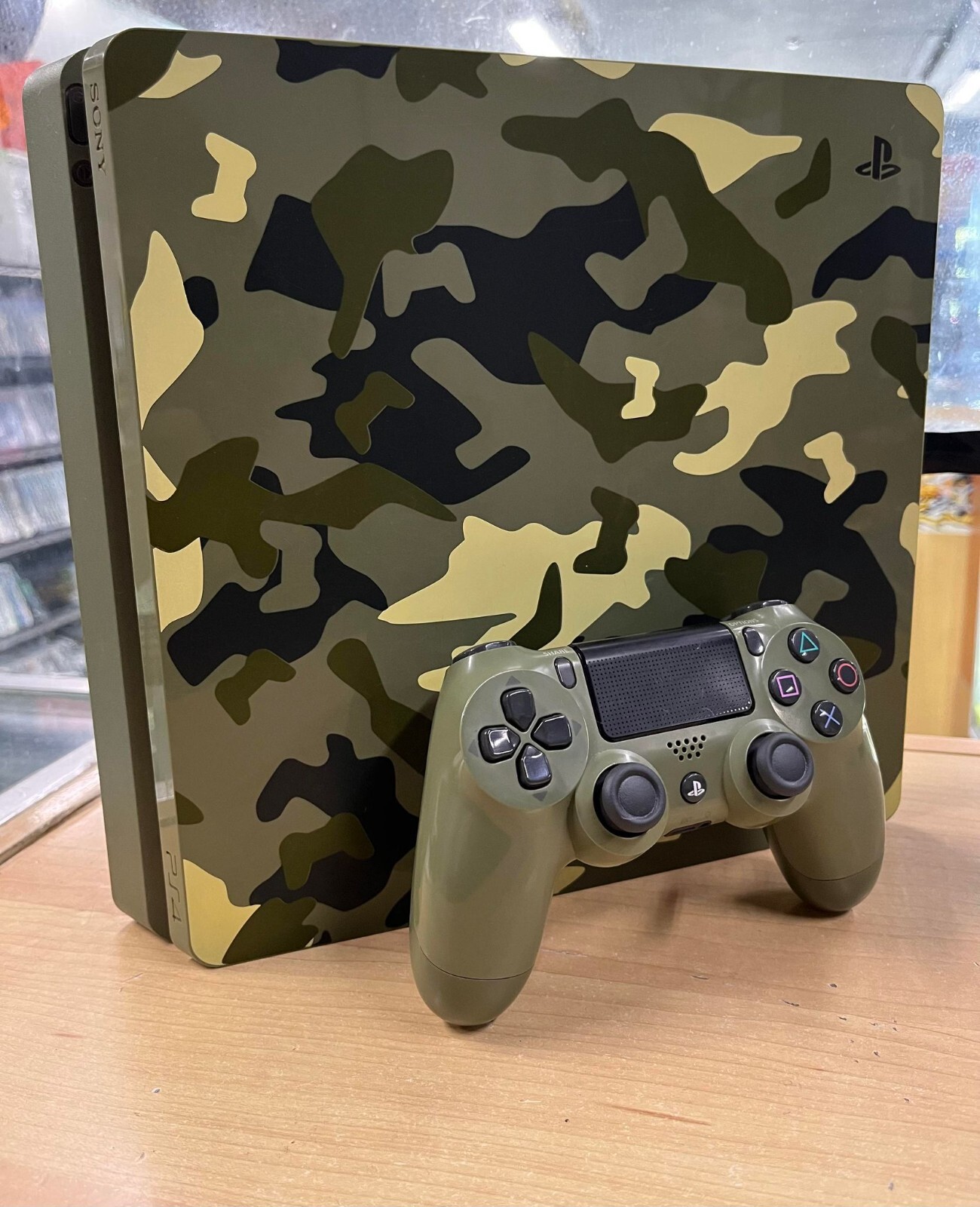 Sony PlayStation 4 - COD: WWII - Limited Edition Console w Sony PlayStation 4 - COD: WWII - Limited Edition Console w