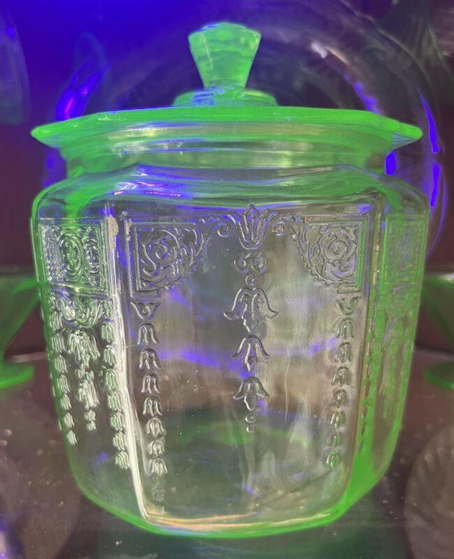 Anchor Hocking Green Depression Glass  Uranium Glass Biscuit/Cracker Jar