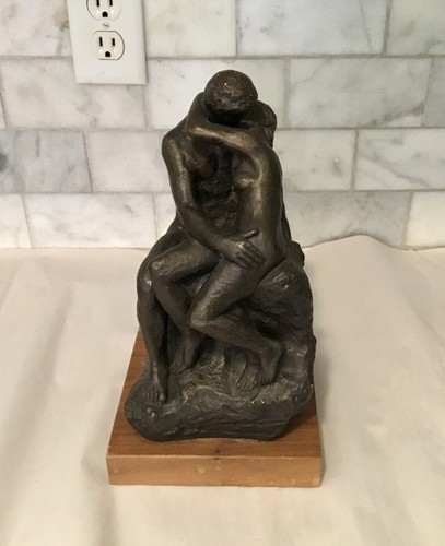 Austin Productions Sculpture / The Kiss / Nudes Embracing