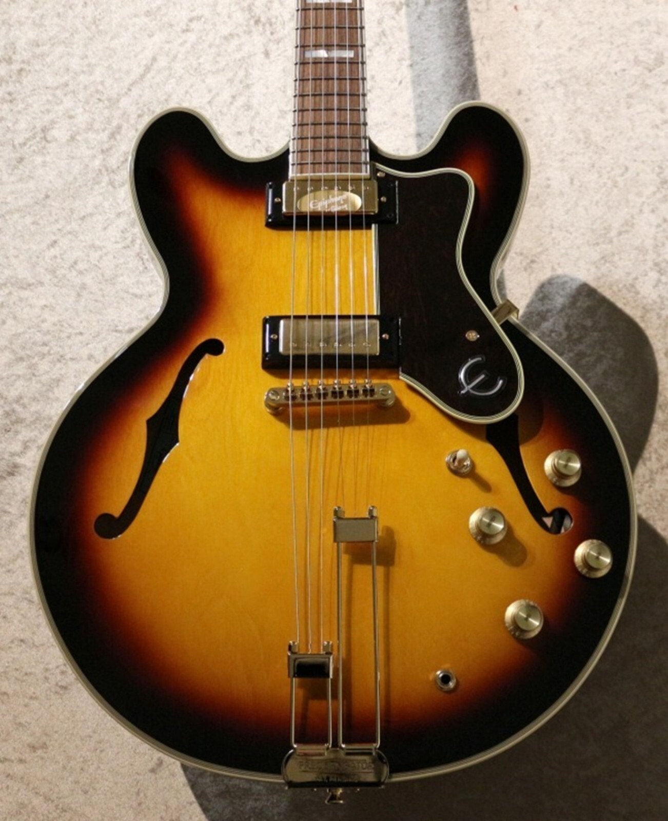 ギター Epiphone sheraton Frequensator sunburst Epiphone Sheraton Frequensator Semi-hollowbody Electric