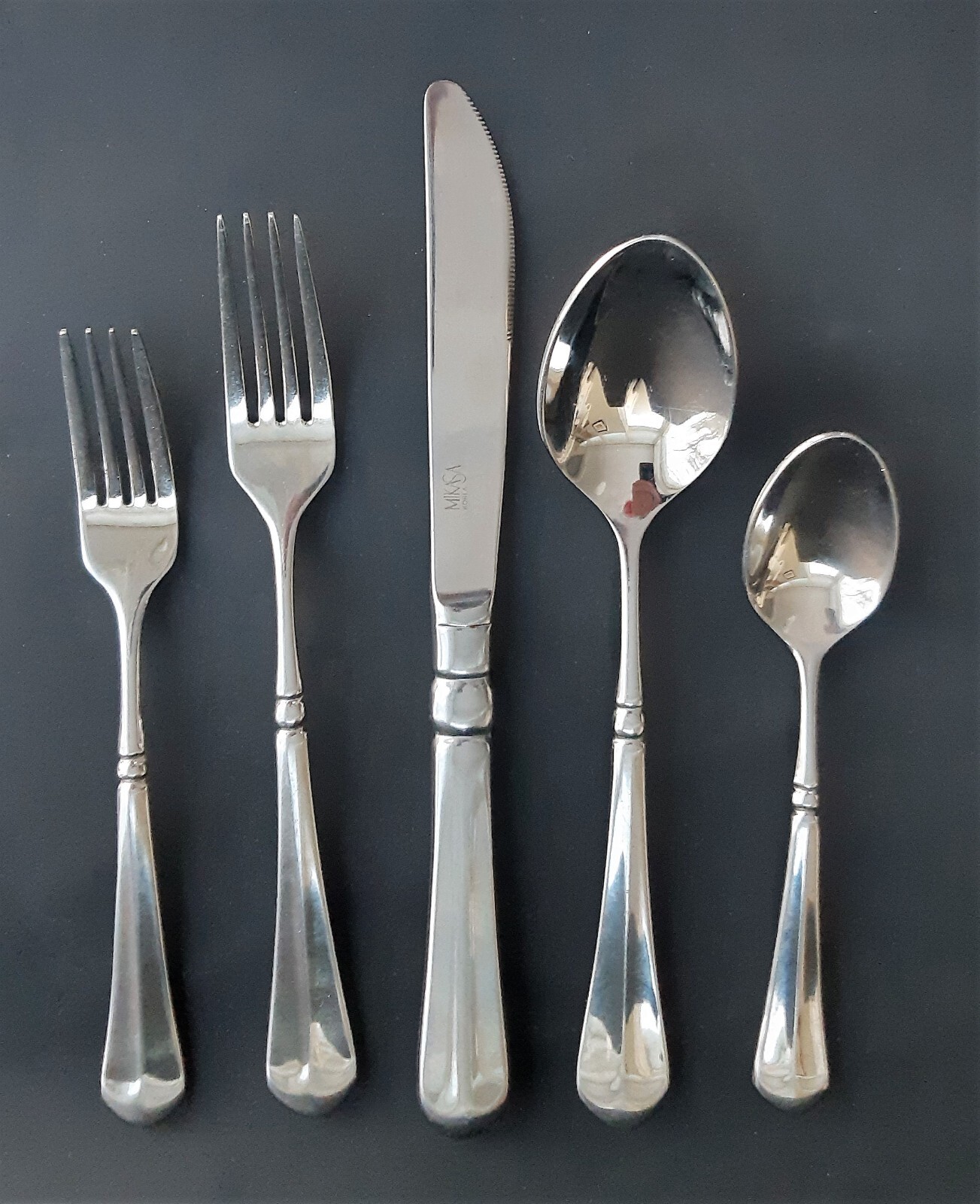 Mikasa French Countryside 5 Piece Place Setting Stainless Glossy Center Ridge