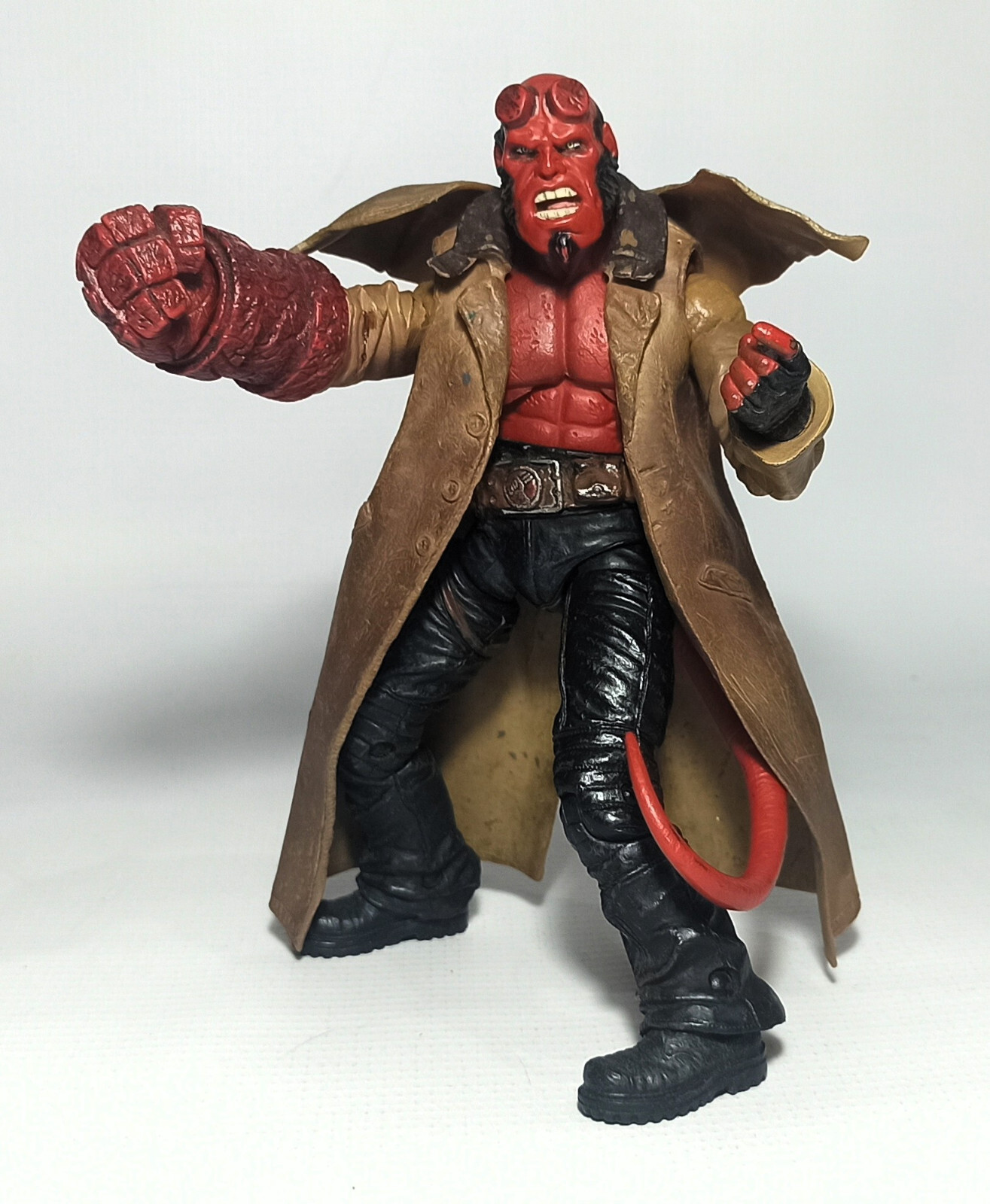 未開封☆MEZCO メズコ HELLBOY ヘルボーイ ② Amazon.co.jp: ヘルボーイ メズコ ヘルボーイ フィギュア