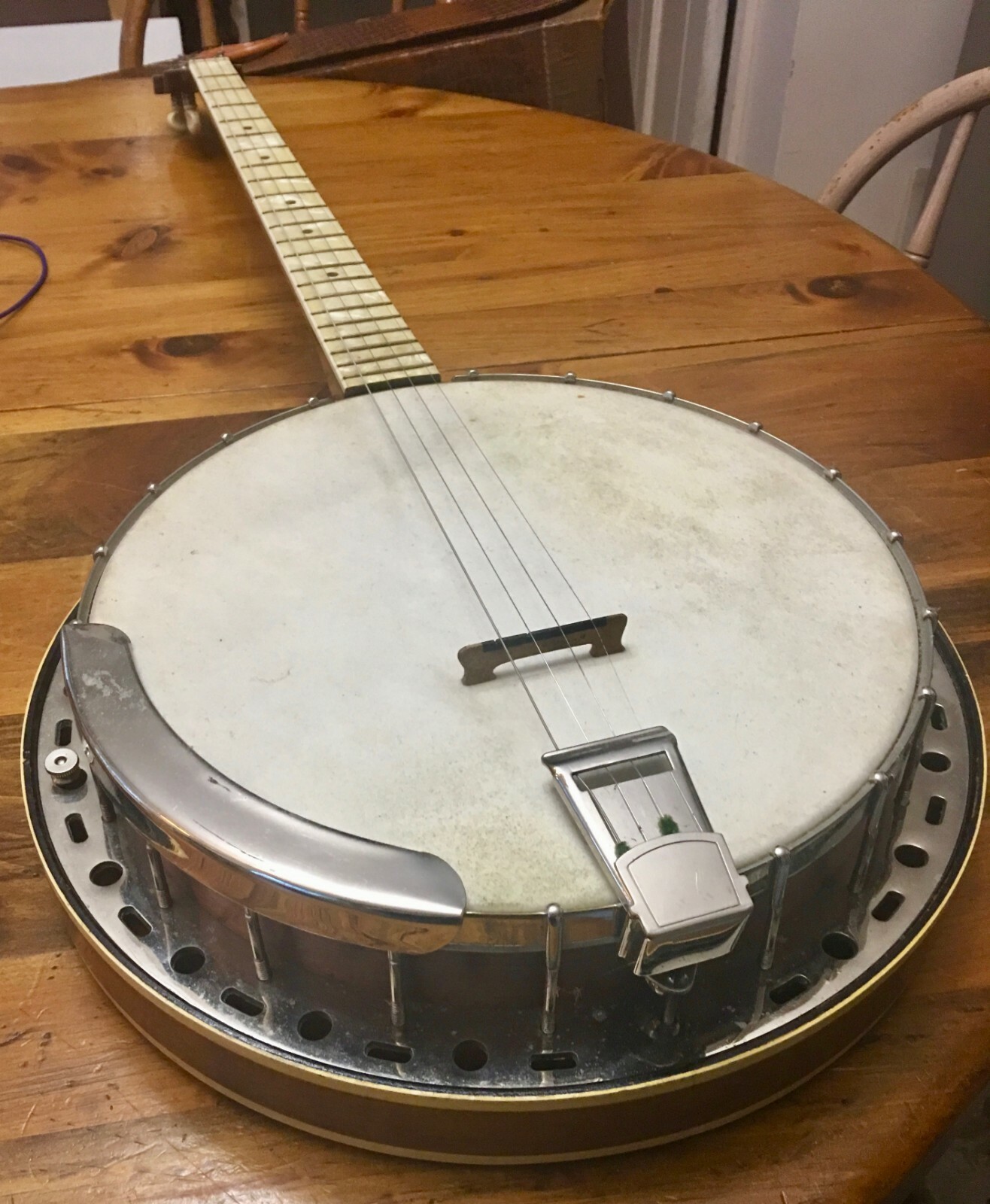 VINTAGE C.E. LEIGHTON 4 STRING BANJO WITH CASE