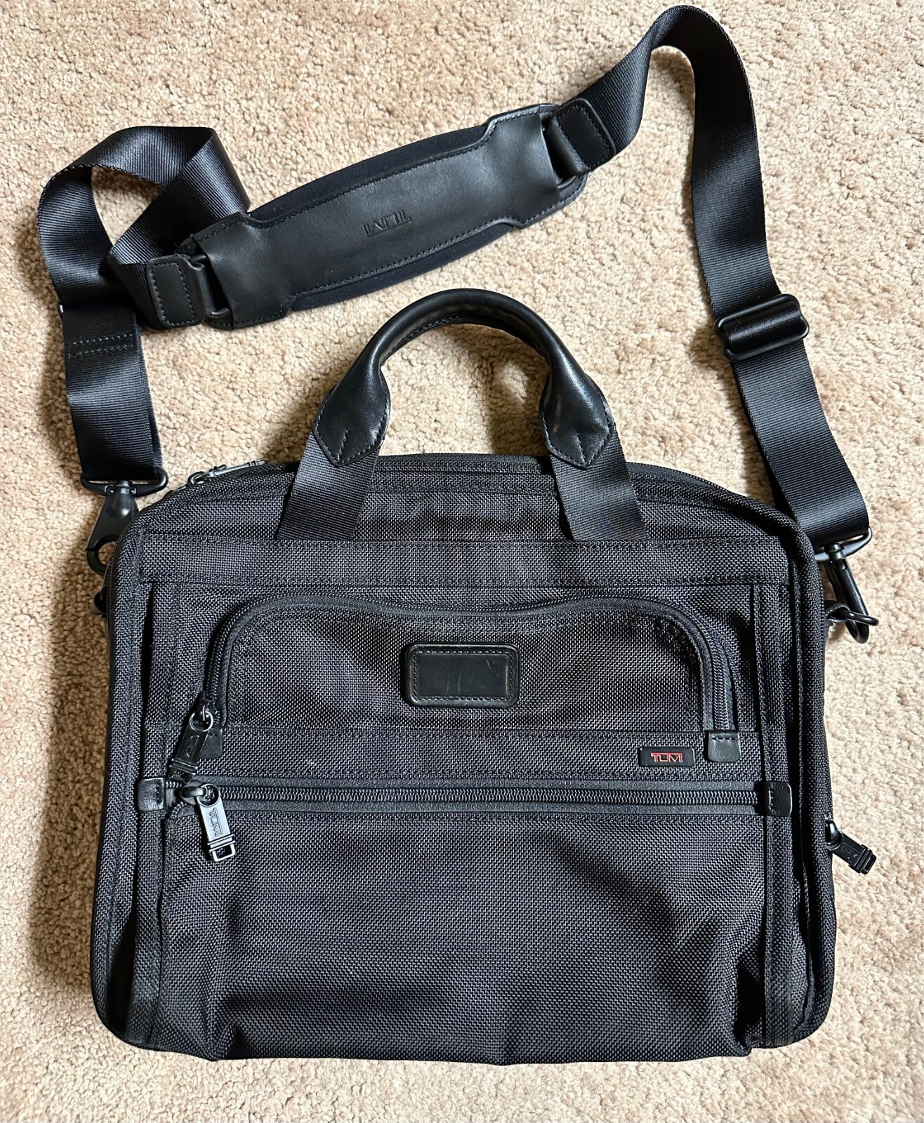 Tumi 26521DH T-Pass Small Screen Expandable Laptop Brief Tumi 26521DH T-Pass Small Screen Expandable Laptop Brief
