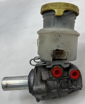 2001 Isuzu Trooper Brake Master Cylinder Assembly OEM