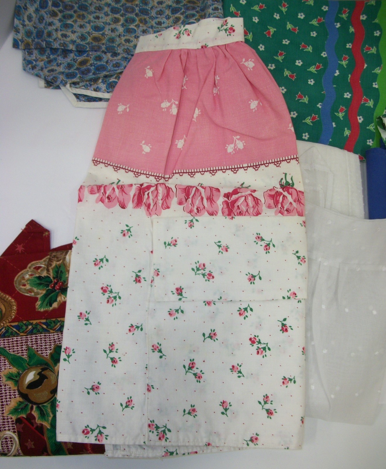 Lot of 7 Vintage Ladies Aprons - Christmas Sheer Floral - Excellent!!