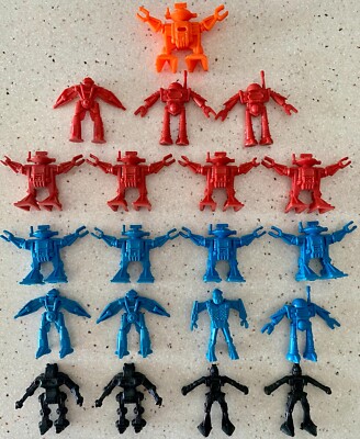 Lot of 20 Vintage ARCO 1980'S PLASTIC ROGUN ROBOTS Game Red Black Blue Orange