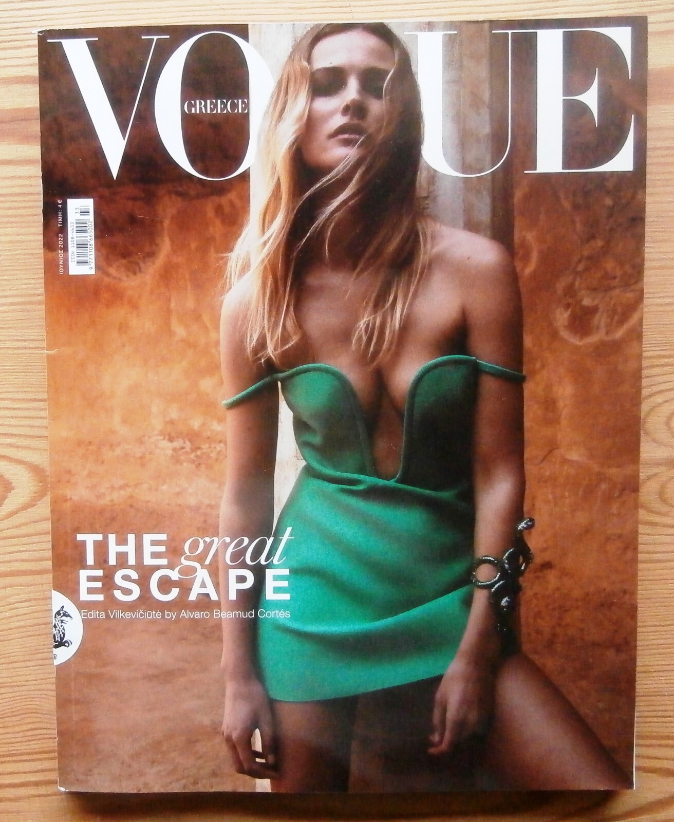 女性情報誌 Vogue Greece Magazine March 2022 Carla Bruni, Helena Christensen by Nicos Bustos Vogue Greece