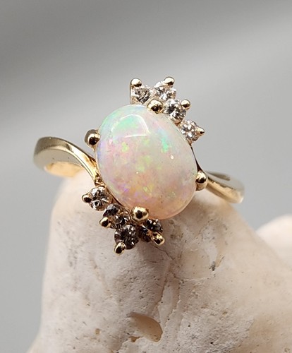 14k .585 Gold Style Craft Oval Ethiopian Opal .08 ctw Diamond Sz 9
