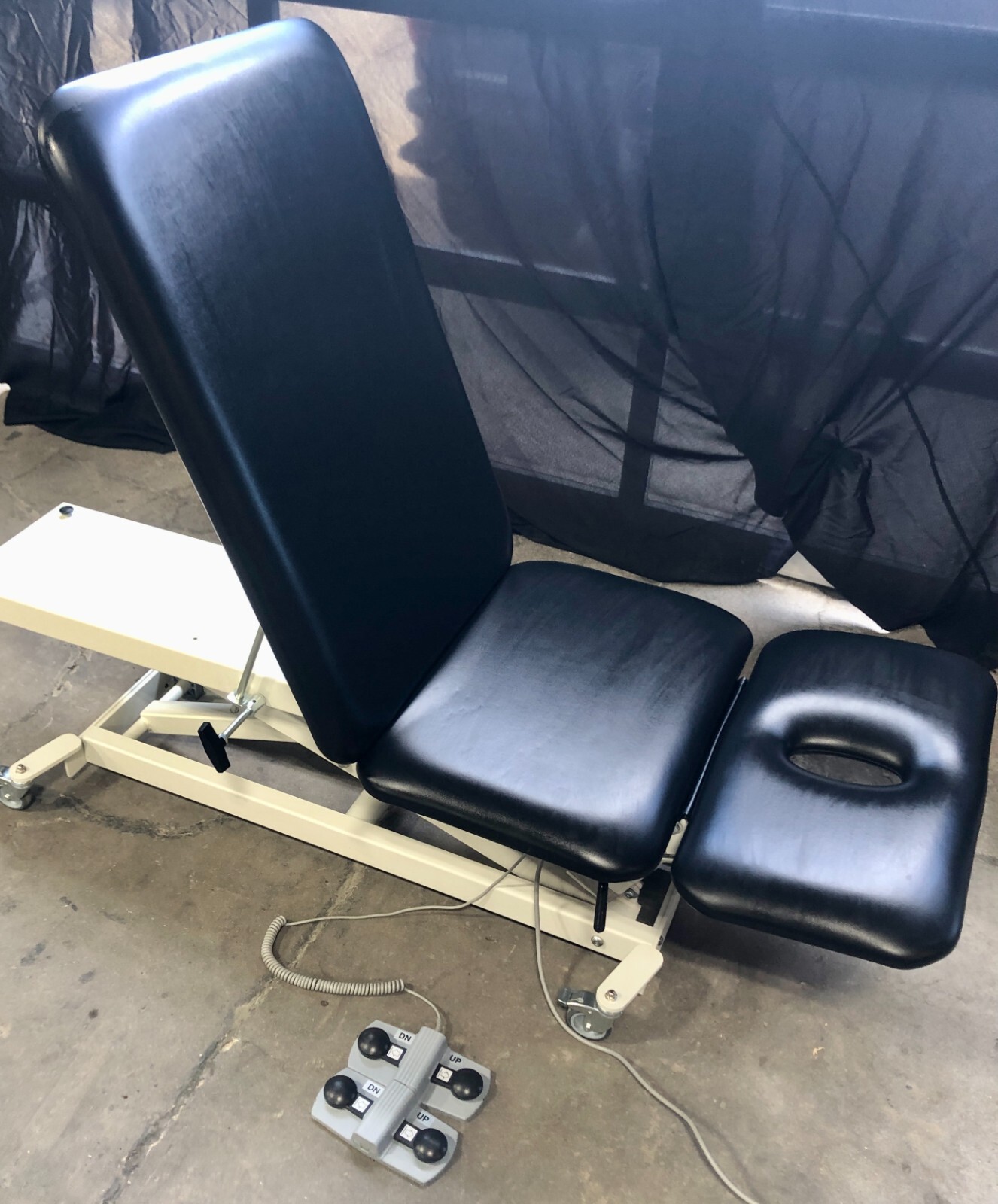 Armedica AM-SX3000 Three-Section Hi Low Mobilization Table