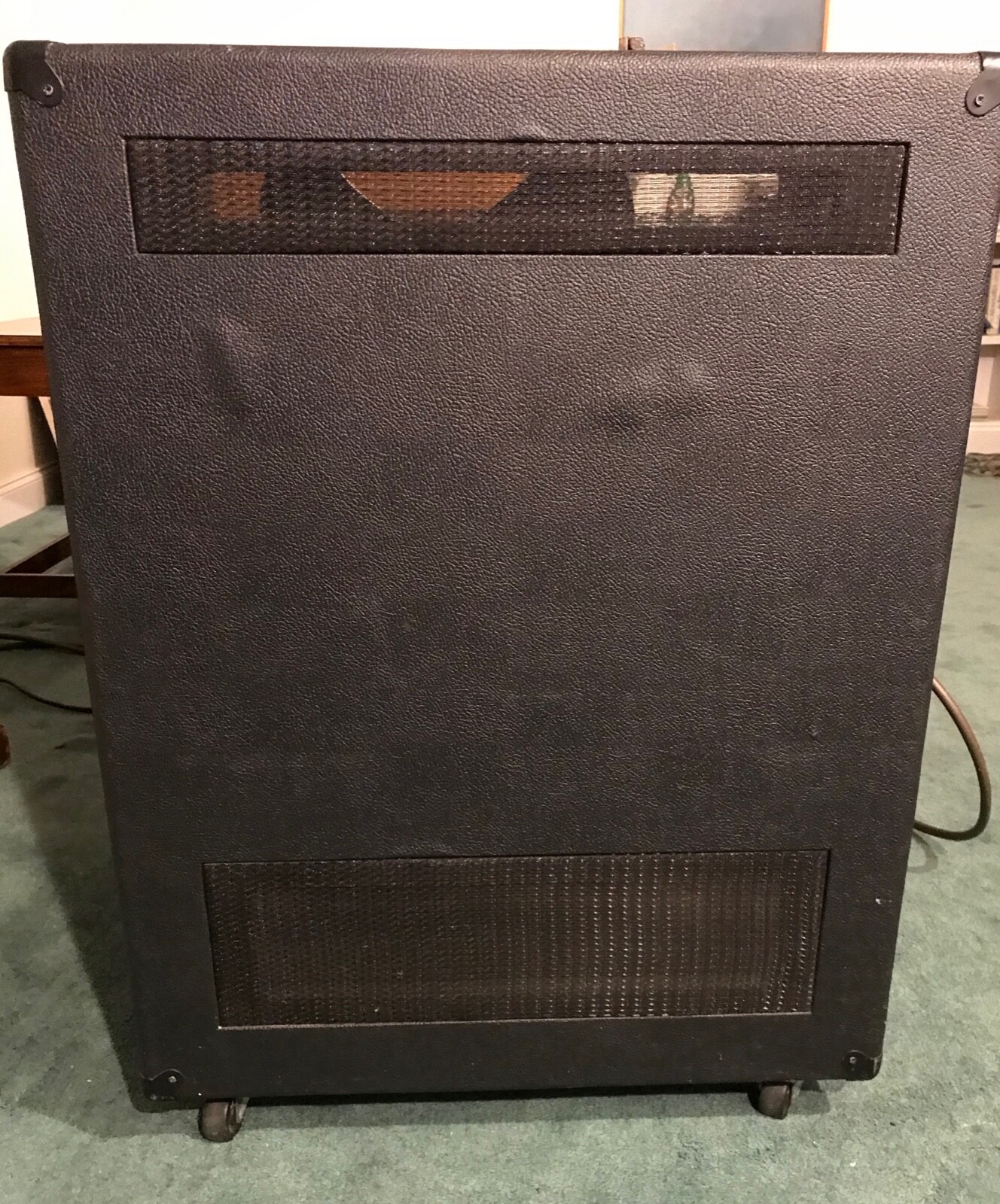 Leslie 122 suitcased