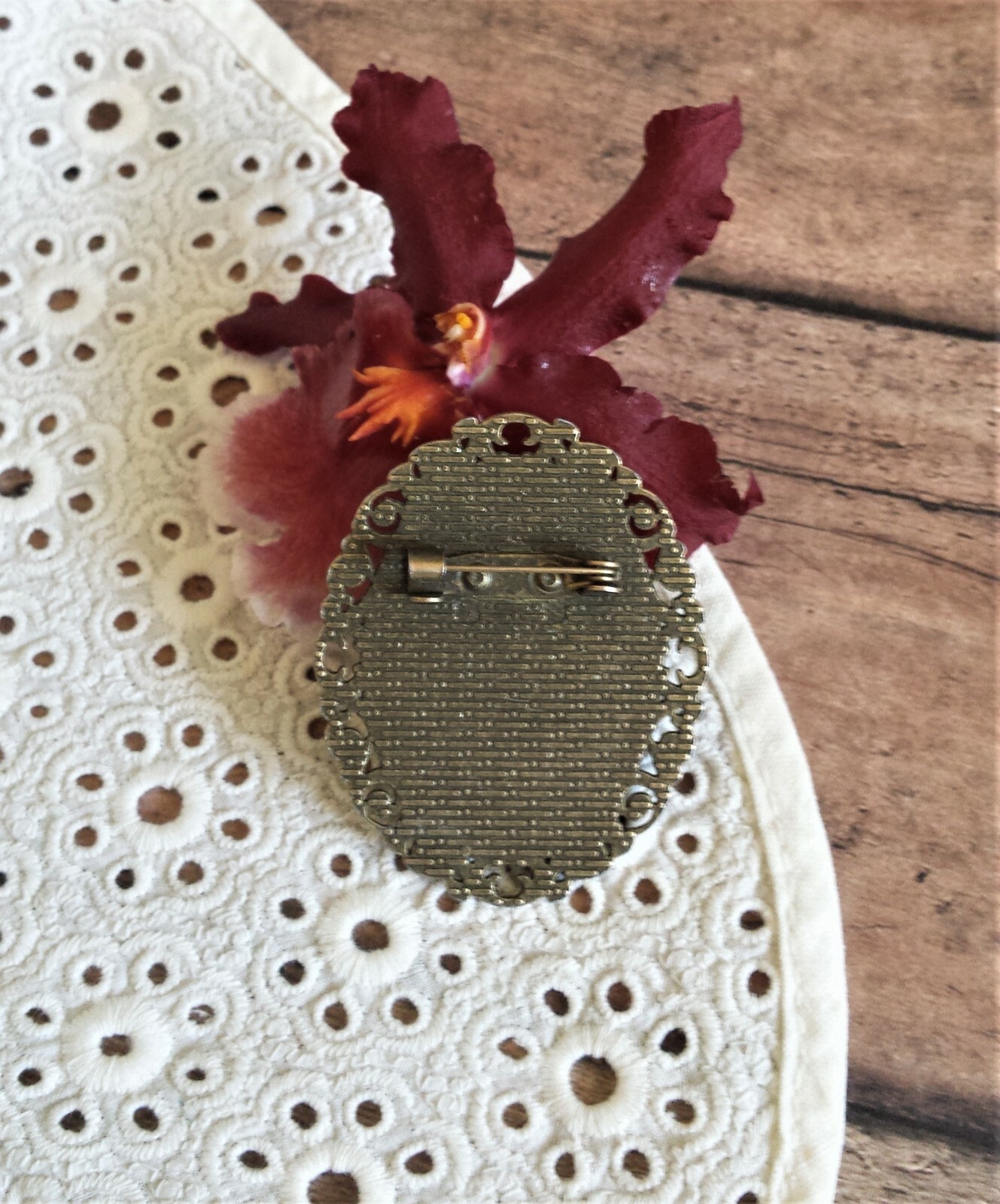 Hand embroidered brooch ~ Embroidered roses in vintage style. Retro brooch