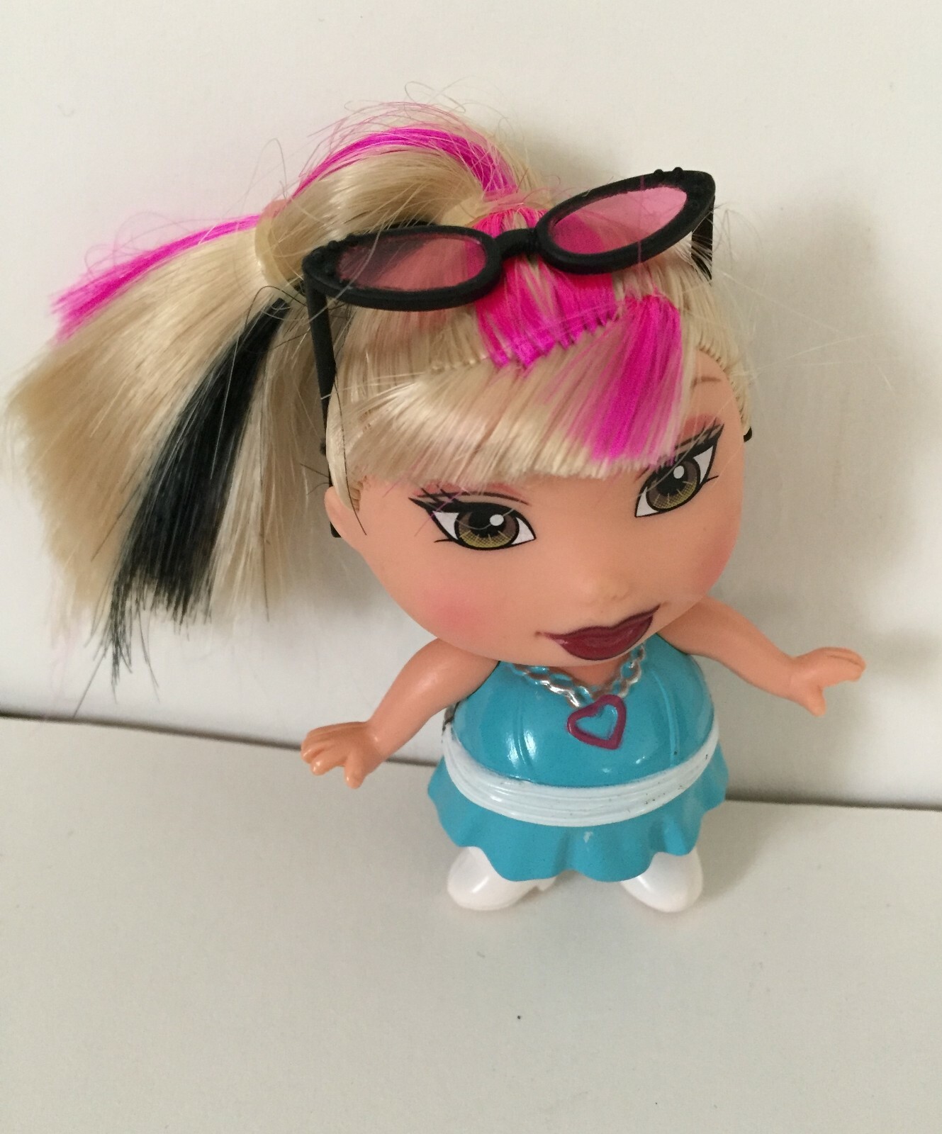 2004 Mattel Shorties Pop Bods Nia Radically Rockin' Rebel