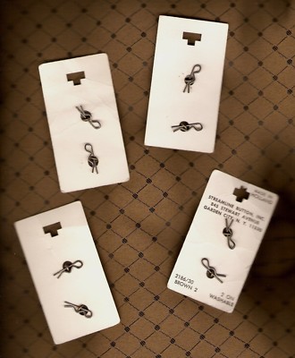 BUTTONS, VINTAGE 4 COMPLETE MATCHING STORE CARDS 8 BUTTONS STREAMLINE BRAND (11)