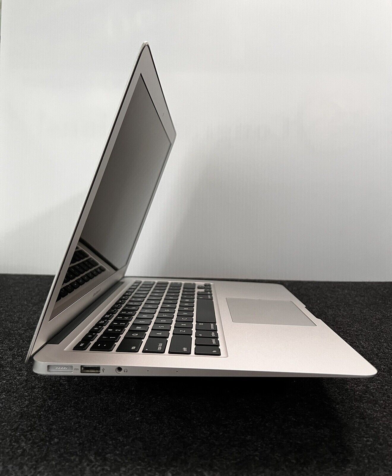 美品 充電20回程 MacBook Air i5 13.3 US配列 A1466 $_57.JPG?set_id=880000500F