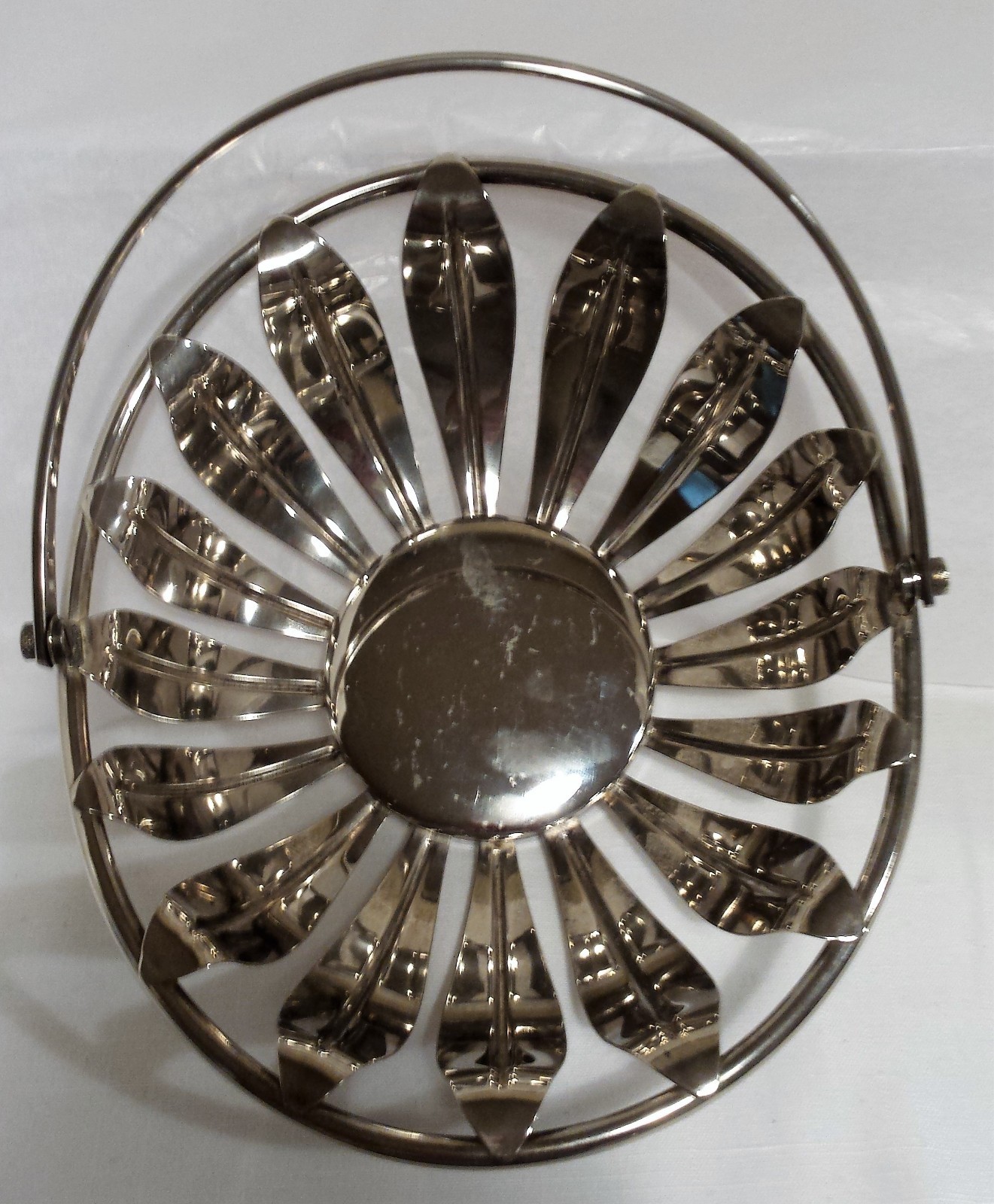 SILVER PLATE BREAD BASKET or BRIDES BOUQUET BASKET W/ HANDLE  PETAL LEAF DESIGN