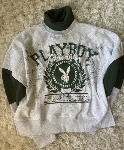 Sweatshirt　Cropped　Embroidery　PLAYBOY Cropped Hoodie + Trendsetting Style | All-Over-Print Cropped