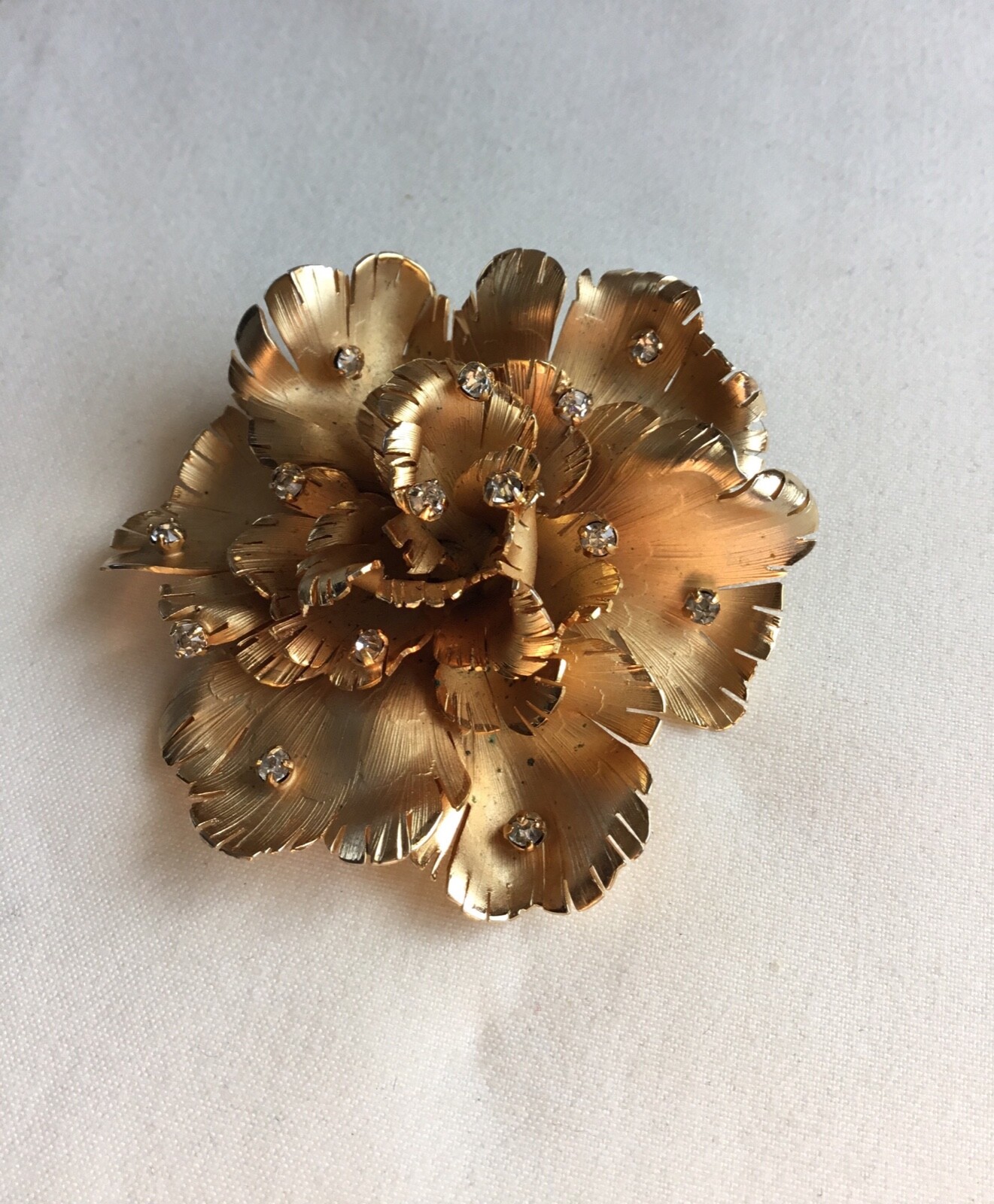 ブローチ・コサージュ Gold-tone crystal brooch Gema brooch, Crystal pearl, Mixed cuts, Flower, Pink, Gold