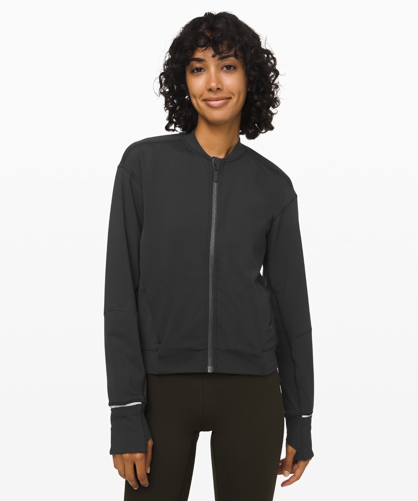 Lululemon フード付き黒ジャケット サイズ2 Lululemon フード付き黒ジャケット サイズ2 Lululemon フード