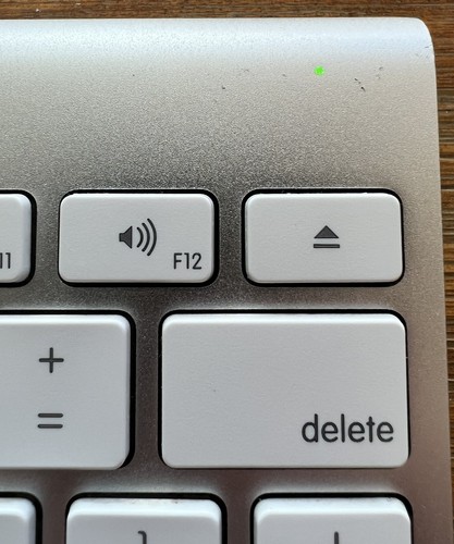 Apple wireless keyboard model a1314 - Powers On And Connects But Types Randomly