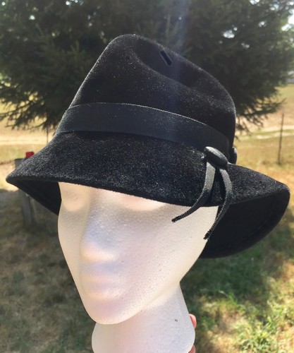 Vtg Women's Black Velvet Felt Cloche Cotillion Hat Ribbon Mr John Paris Original