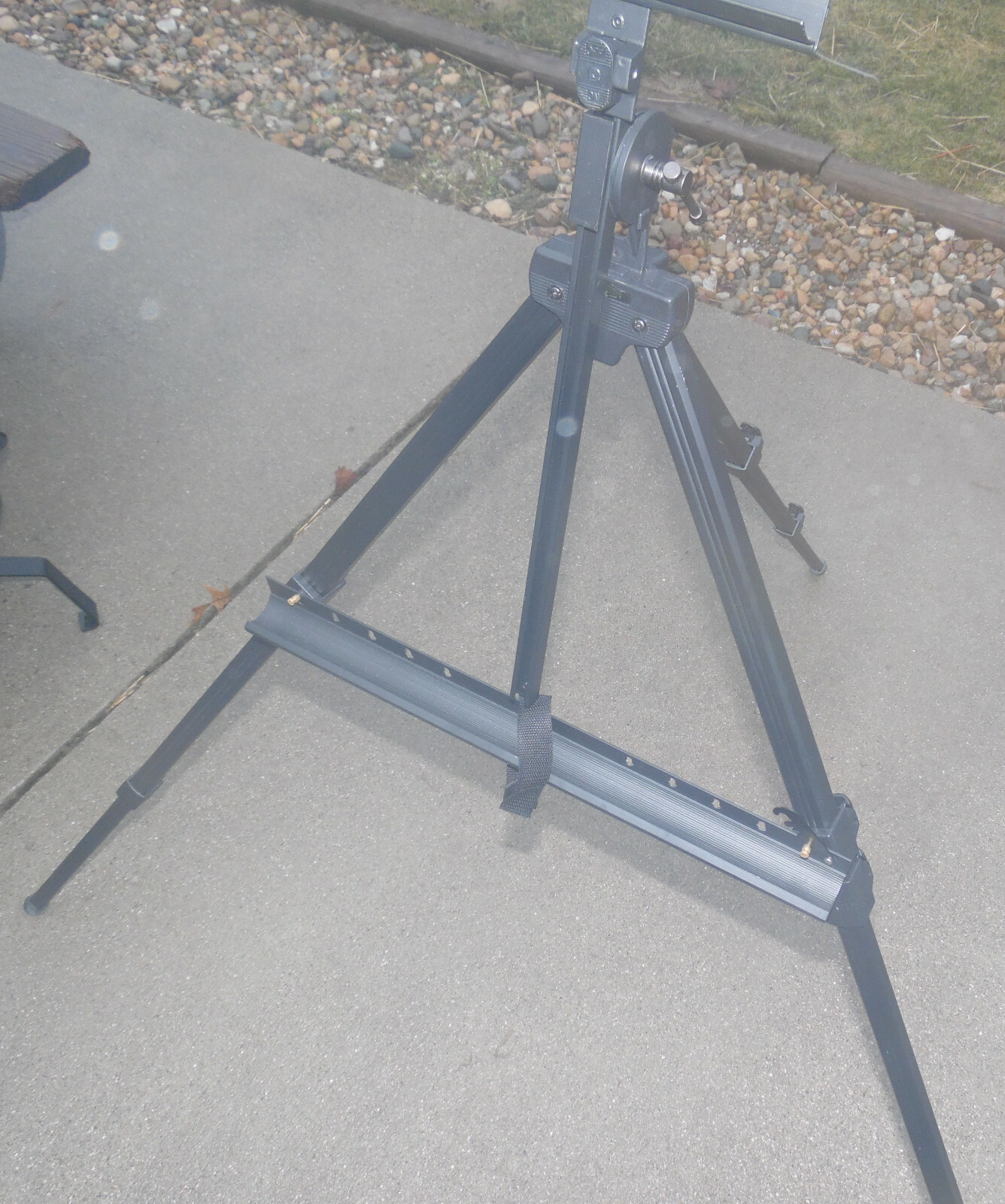 Winsor & Newton Portable Aluminum Sketching Easel w/ Carrying Case