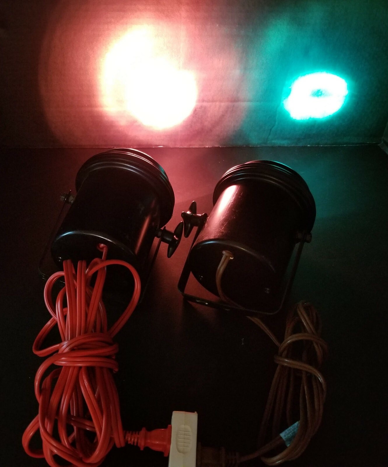 CAN Lights Set of 2 DJ Stage  Disco Ball Lighting Aqua and Pink Plug In Working