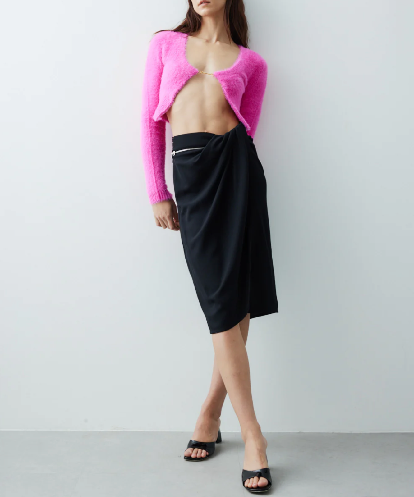 【23AW NEW】JACQUEMUS_woman / La Jupe Notte スカート / Black JACQUEMUS La Jupe Notte Skirt in Black | FWRD