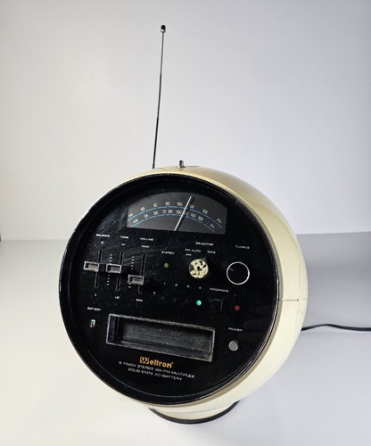 Vintage Weltron 2001 8 Track Player Radio AM/FM White Space