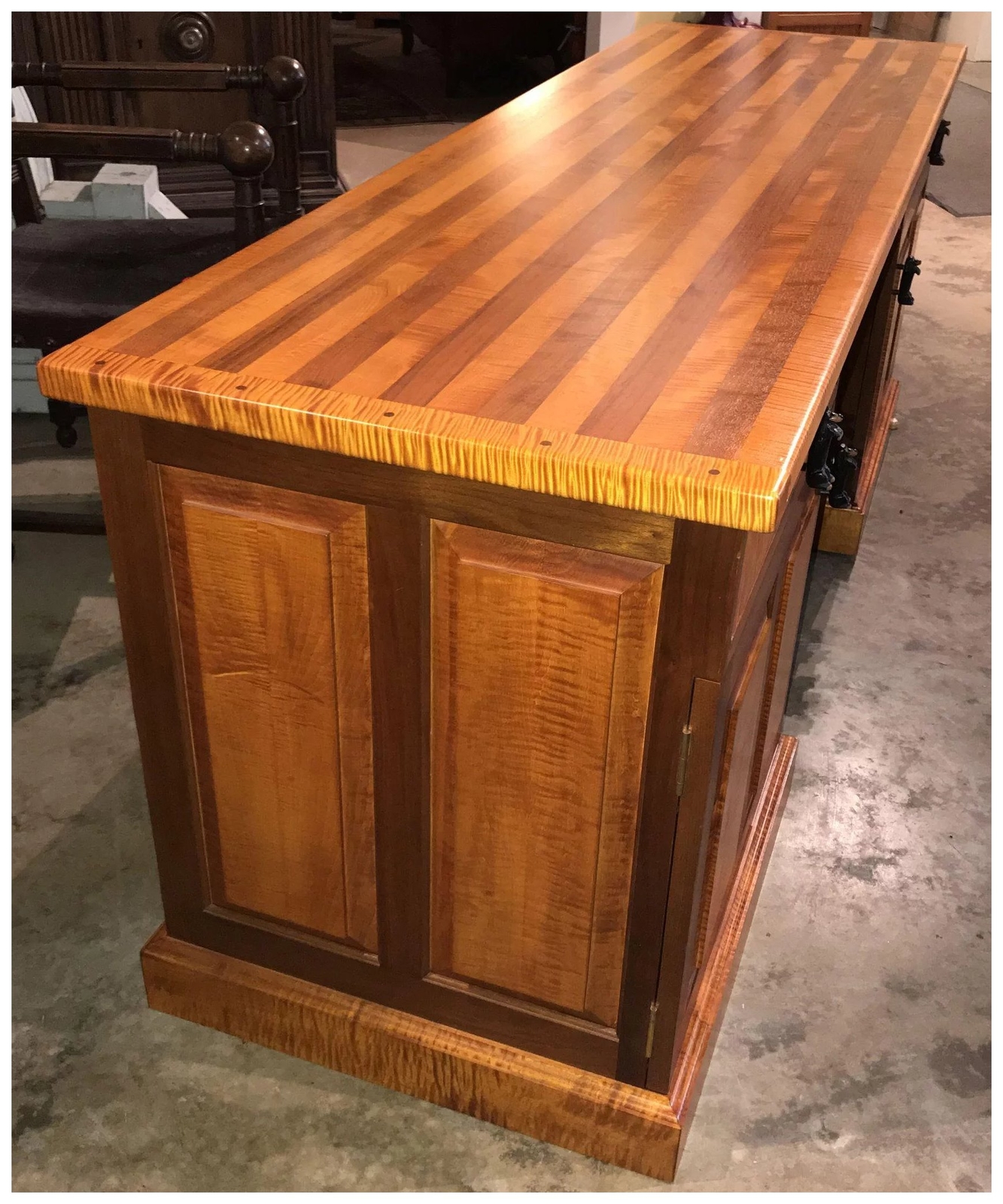 Exceptional Stephen Huneck Custom Tiger Maple and Walnut Desk with Dog Motif