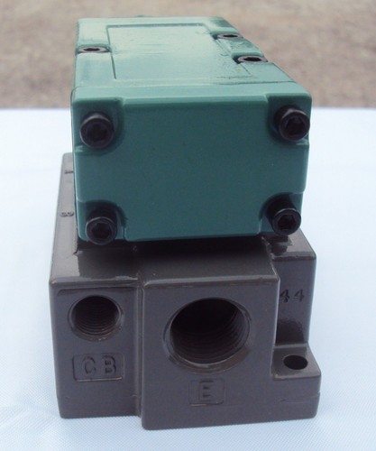 GARDNER DENVER CONTROL VALVE 90AR1077 (90AR427)