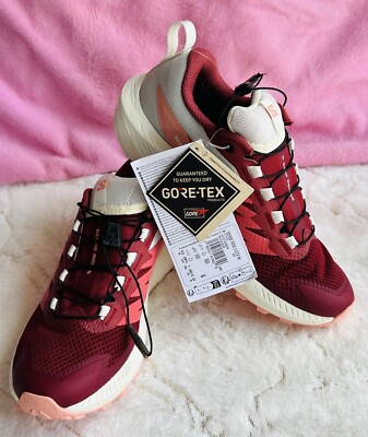 Women s Salomón Running Shoes size 7 