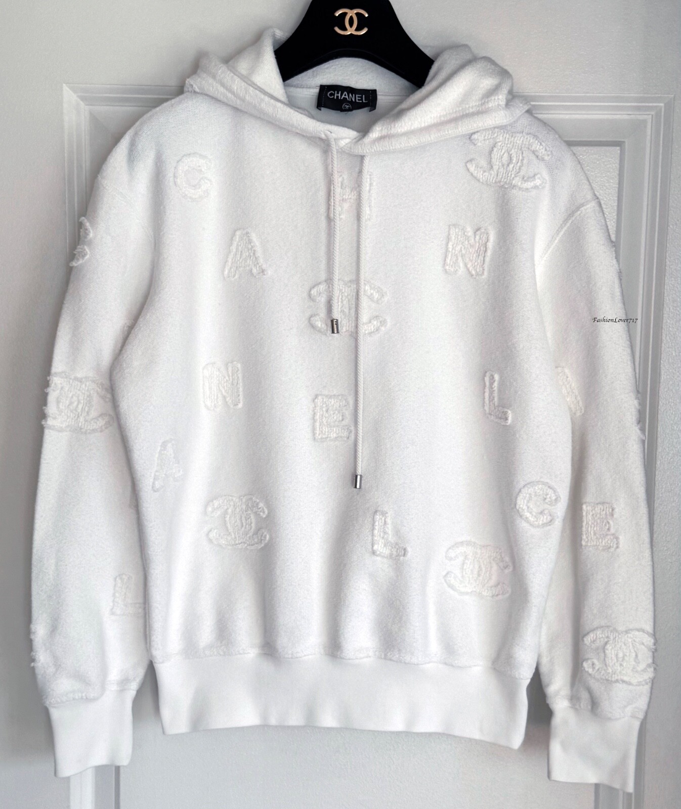 Chanel Nylon Jacket Jumper ロゴ Chanel Nylon Jacket Jumper ロゴ Chanel Logo Black and White