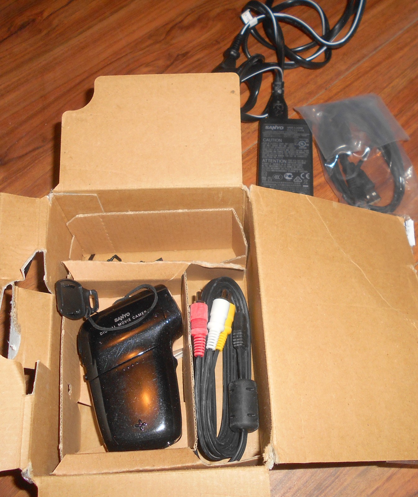 Sanyo Xacti VPC-CG9 9.1MP HD Digital Camcorder Camera