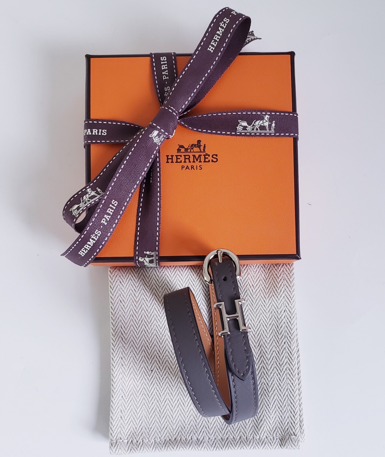 Sac a Depeches cuff bracelet, large model | Hermès Finland
