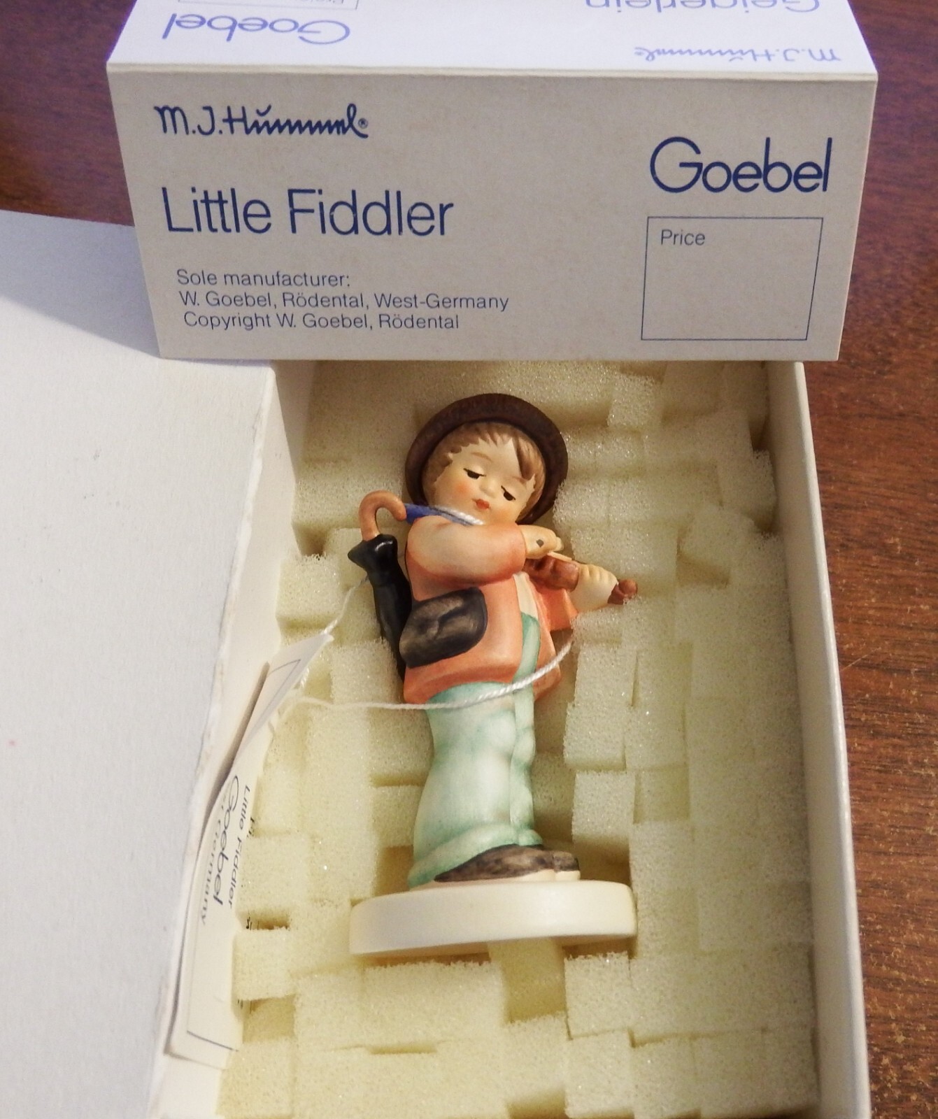 Goebel Hummel Figurine Little Fiddler 2 4/0 #426 - 1984