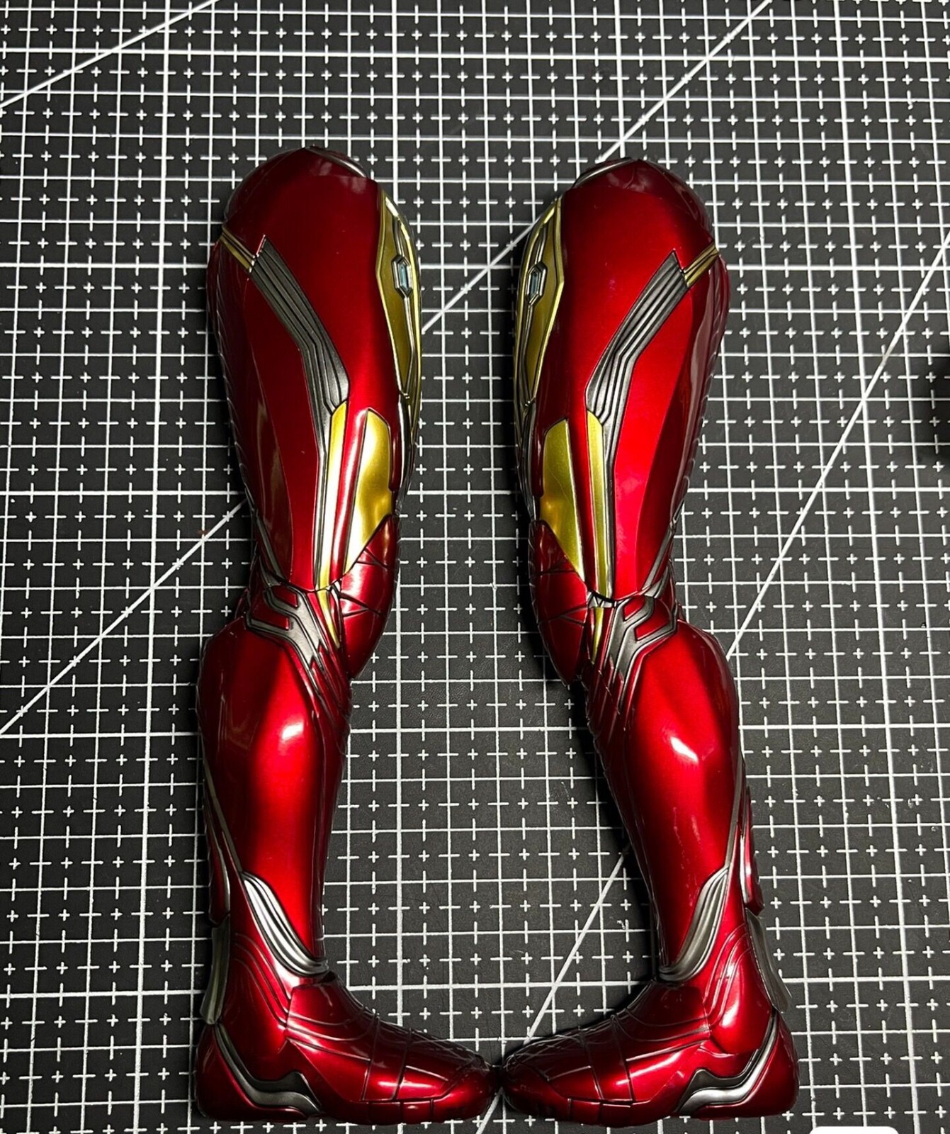 Hot Toys HT MMS473D23 1/6 Iron Man Legs Figure Diecast Hot Toys HT MMS473D23 1/6 Iron Man Legs Figure Diecast