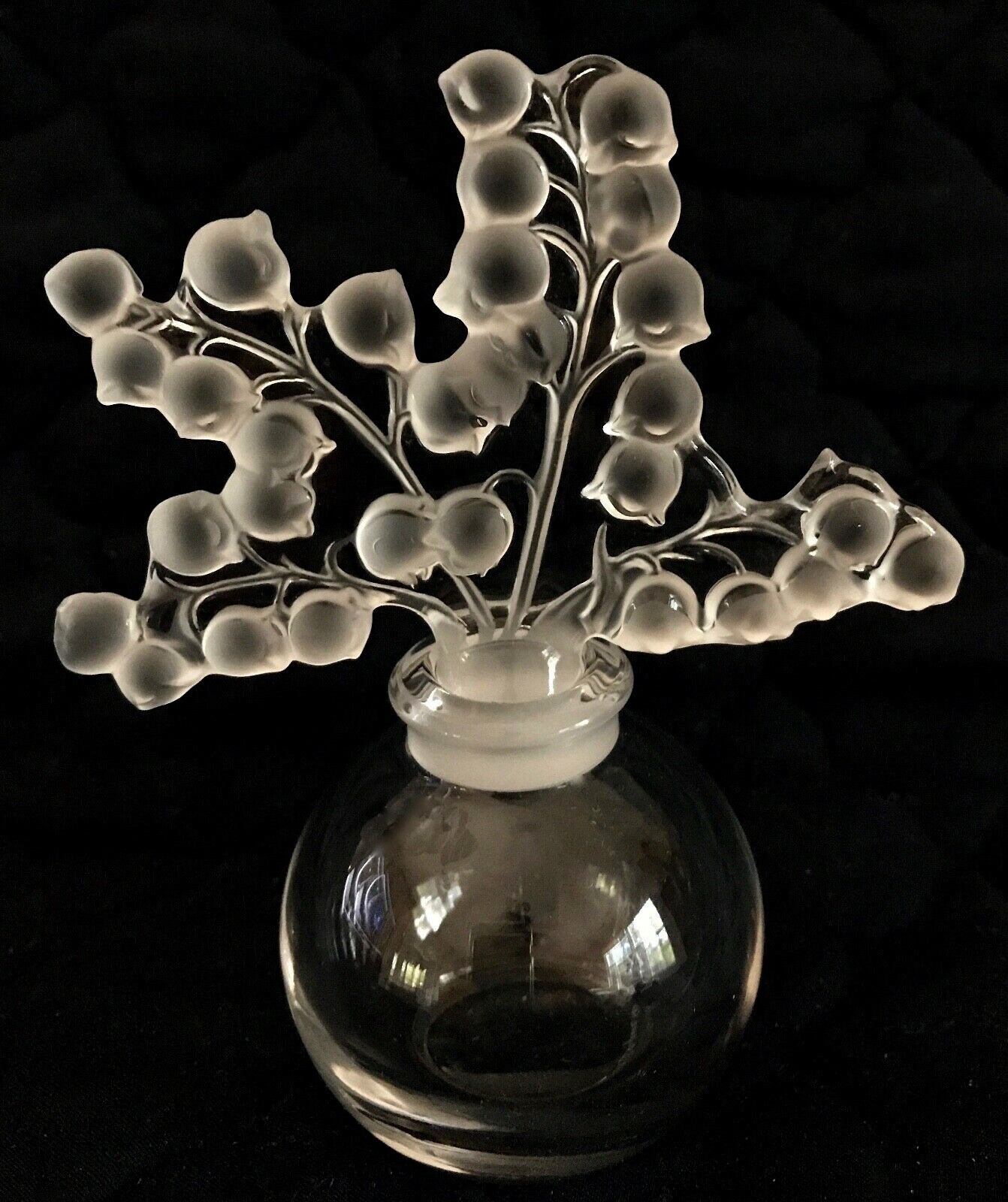 LALIQUE Crystal Clairefontaine Lily Of The Valley Perfume LALIQUE Crystal Clairefontaine Lily Of The Valley Perfume