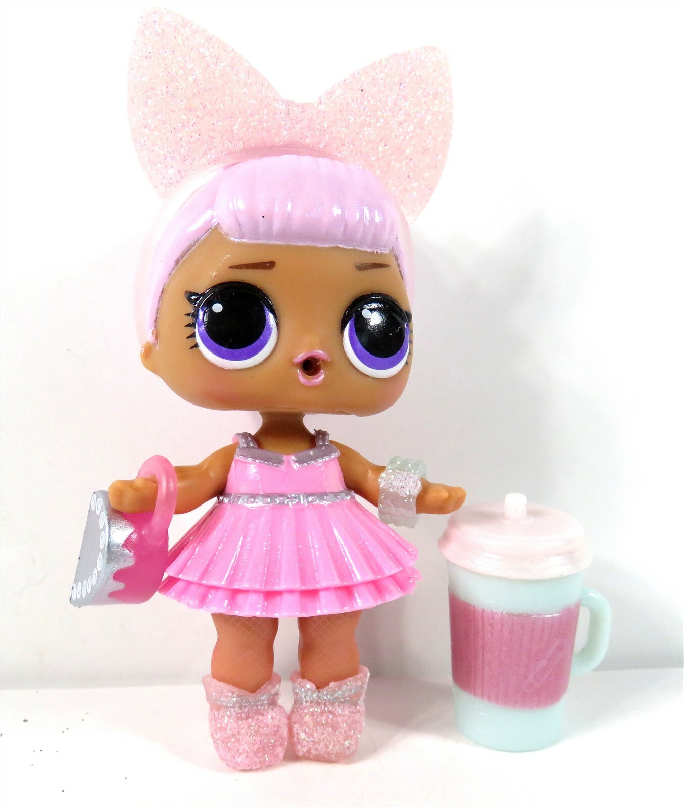 LOL Surprise Dolls Present Surprise Series Pearl Q.T. June LOL Surprise Dolls Present Surprise Series Pearl Q.T. June