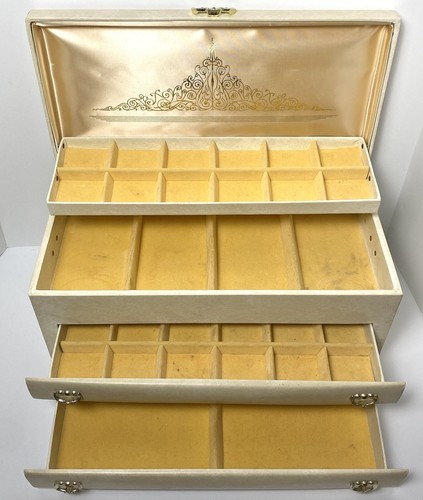 * vintage Jewelry box ୨୧ * 真鍮 ジュエリーボックス vintage Jewelry box ୨୧ * 真鍮 ジュエリーボックス