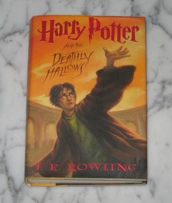 New 1st Edition Harry Potter and The Deathly Hallows Book  Rowling  759 Pages