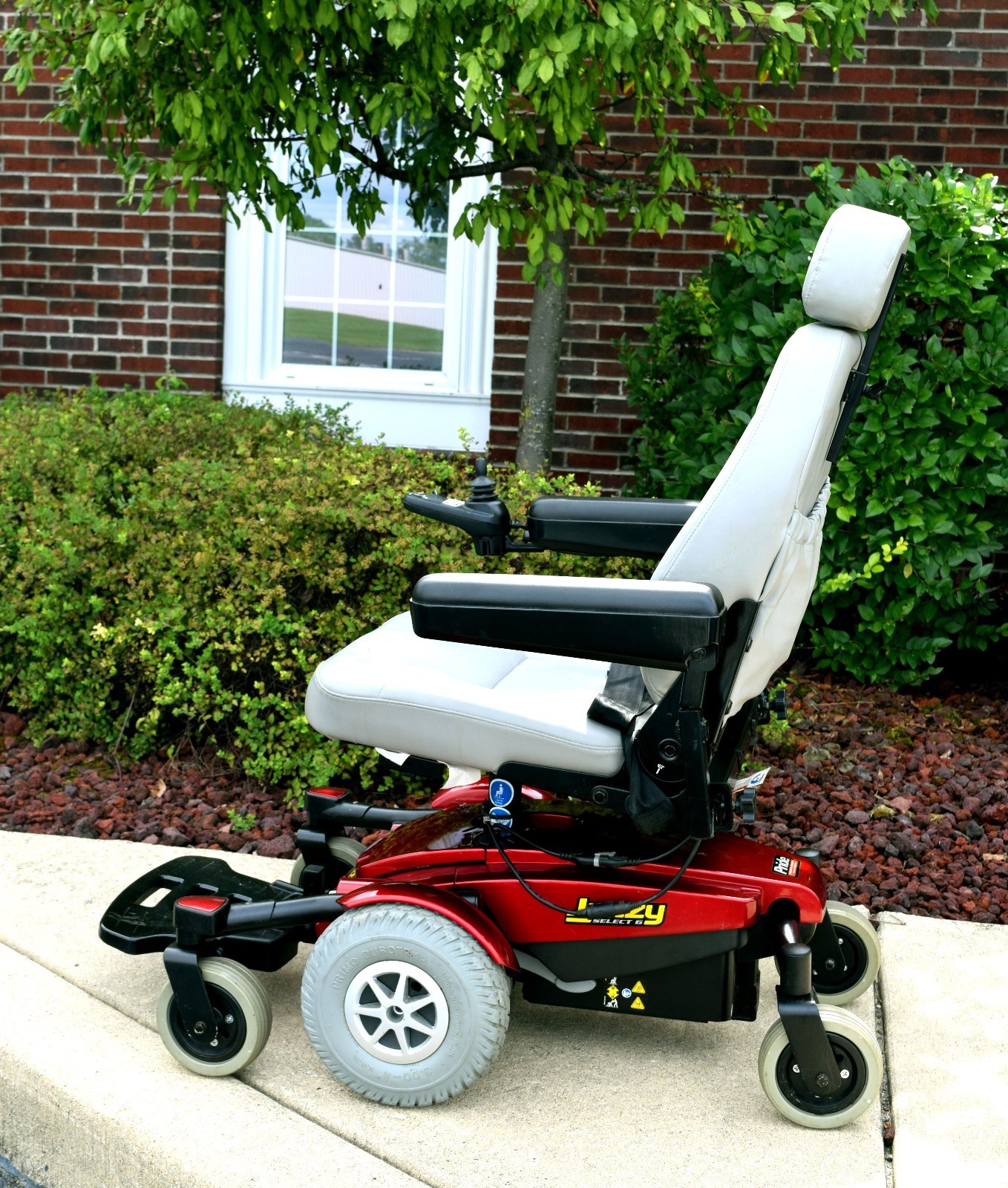 mobility scooter power chair Jazzy Select 6 new batteries mint condition nice