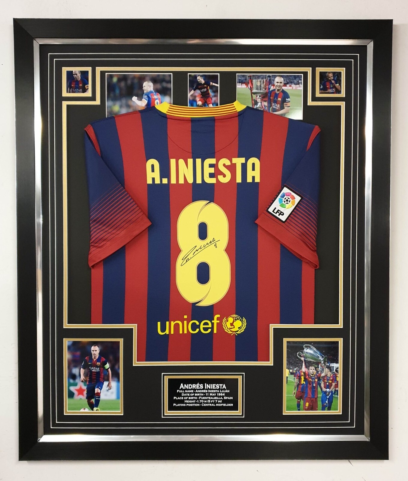 A. INIESTA サイン入り記念品 背番号8 A. INIESTA サイン入り記念品 背番号8 A. INIESTA サイン入り