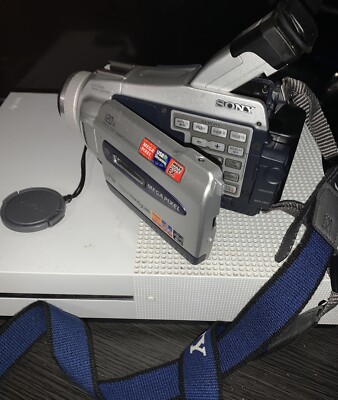Sony Handycam DCR-TRV18 Mini DV Digital Video Camera Camcorder No Battery/charge