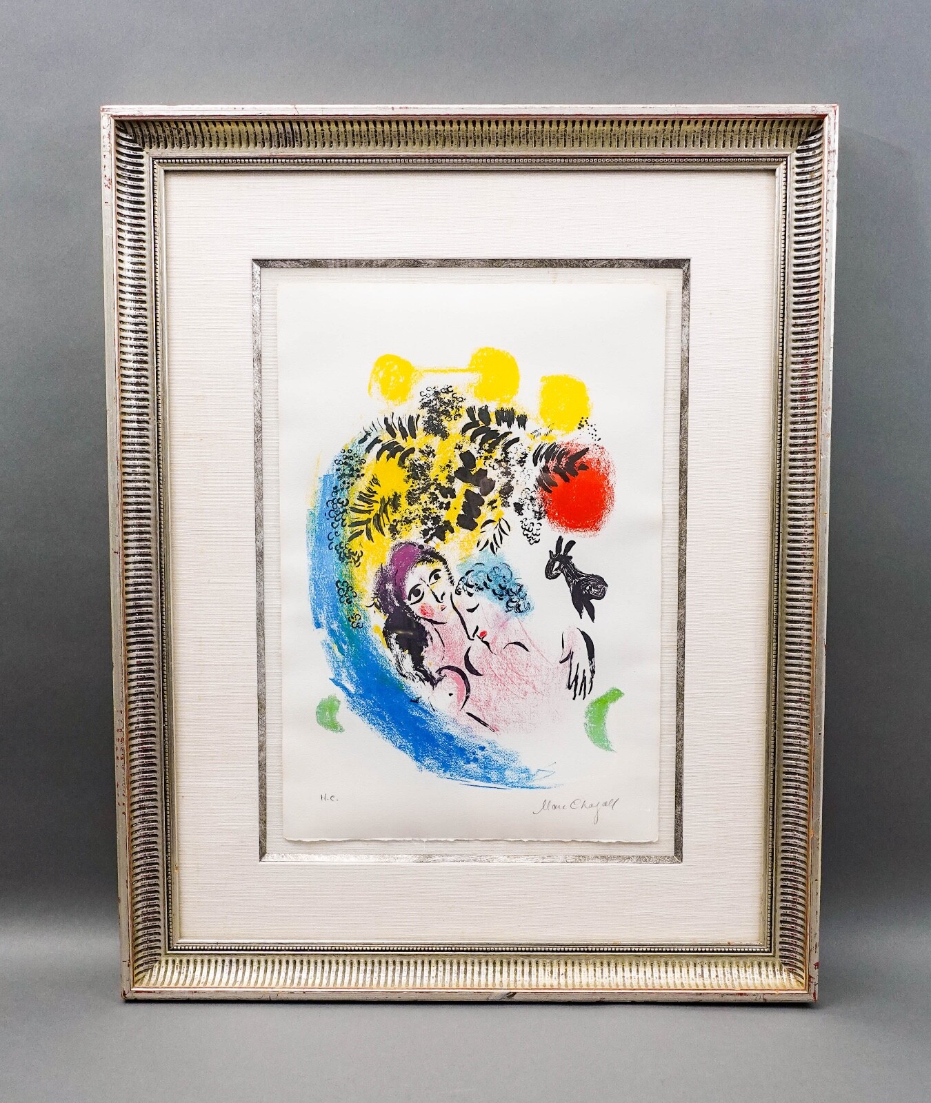 Marc Chagall 絵画 愛と親密さ Marc Chagall (1887-1985) Signed Les Amoureux Au Soleil Rouge