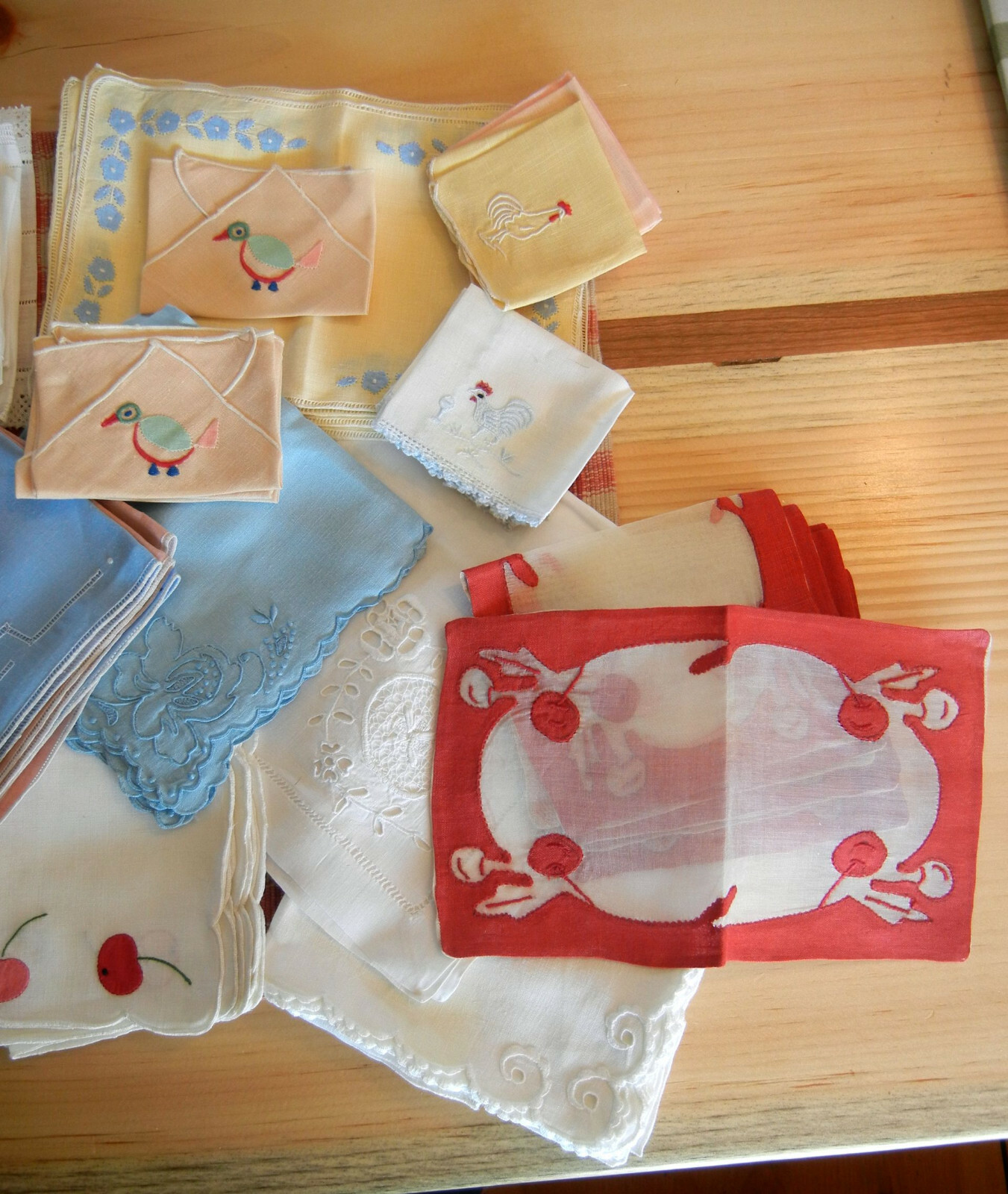 Nice Clean Lot of VINTAGE Bridge & Luncheon Napkins & Linens FREE SHIPPING