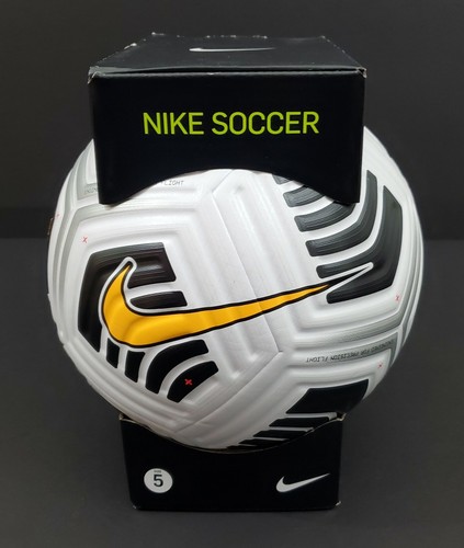 サッカーボール NIKE Flight Soccer Ball Nike Flight Soccer Ball. Nike.com